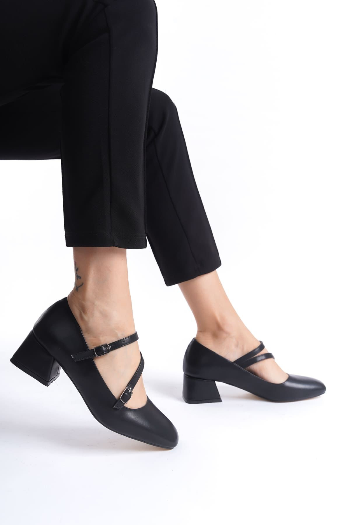 Kırmızı Düğme Detay Crop Hırka